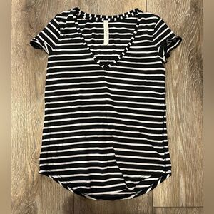 Lululemon Black and White Striped V-Neck Women's Top size 2 athleisure
